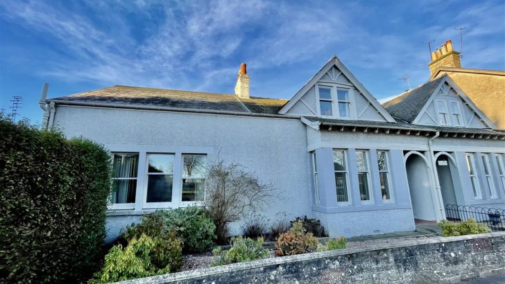 Rowallan, 22 Commercial Crescent