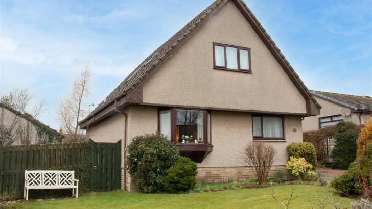 2 Mathieson Gardens